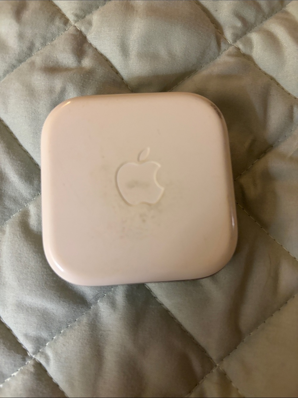 Authentic Apple wired 3.5 mm plug design ear buds New unused. With original case - Picture 2 of 4